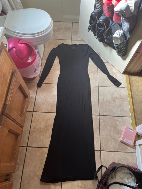 SKIMS Dresses & Skirts - SKIMS Black Long-Sleeve Maxi Dress